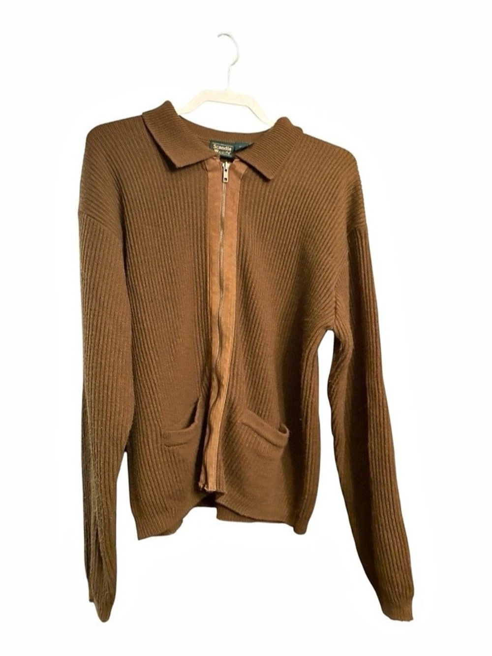 Scandia Woods Men’s Brown Zip Cardigan Size Large
1980’s- 1990’s vintage